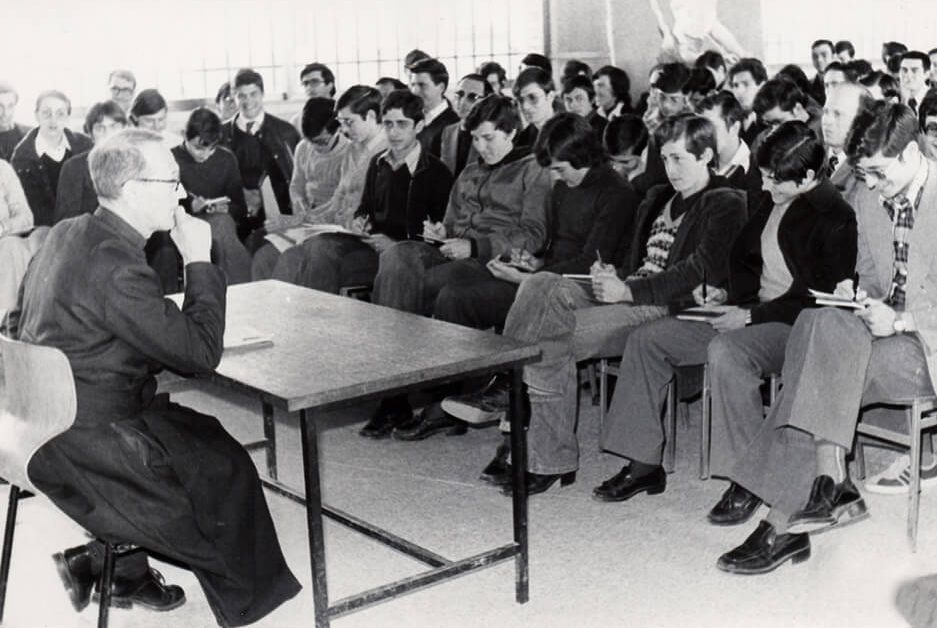Padre Morales tarea educativa