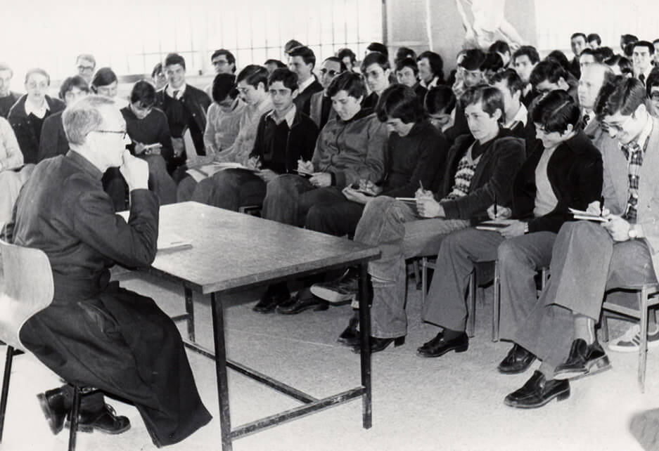 Padre Morales tarea educativa