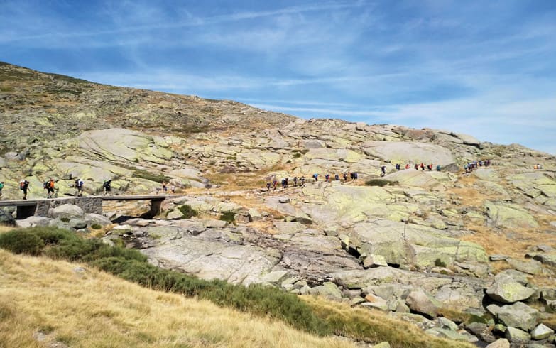 Militantes de Santa María subiendo al circo de Gredos
