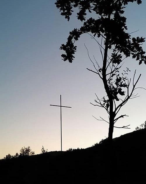 Cruz en Santiago de Aravalle. Foto: Bernardo Gómez
