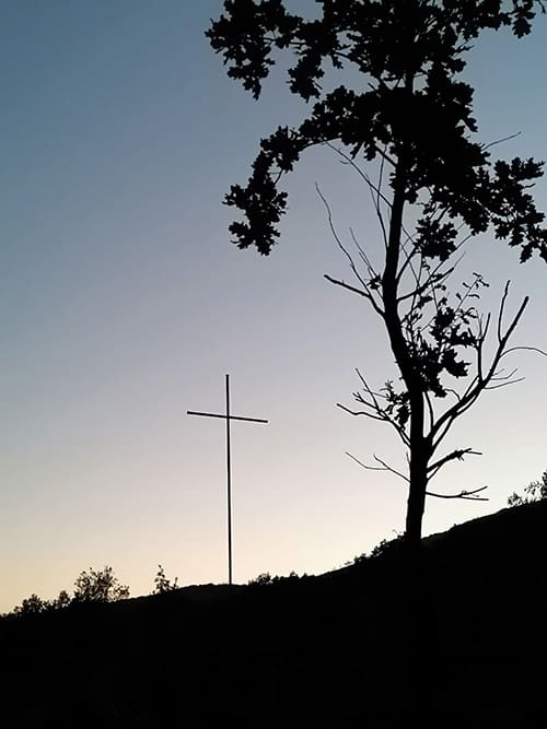 Cruz en Santiago de Aravalle. Foto: Bernardo Gómez