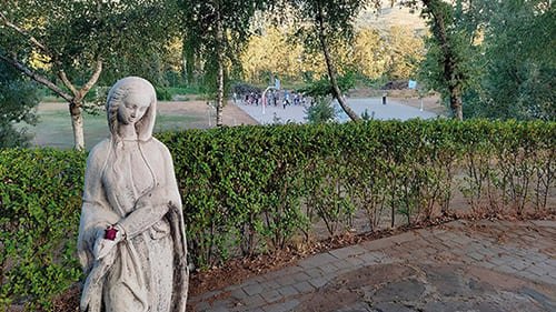 Escultura de la Virgen en Santiago de Aravalle