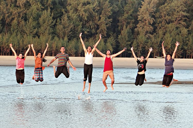 Jóvenes en la playa