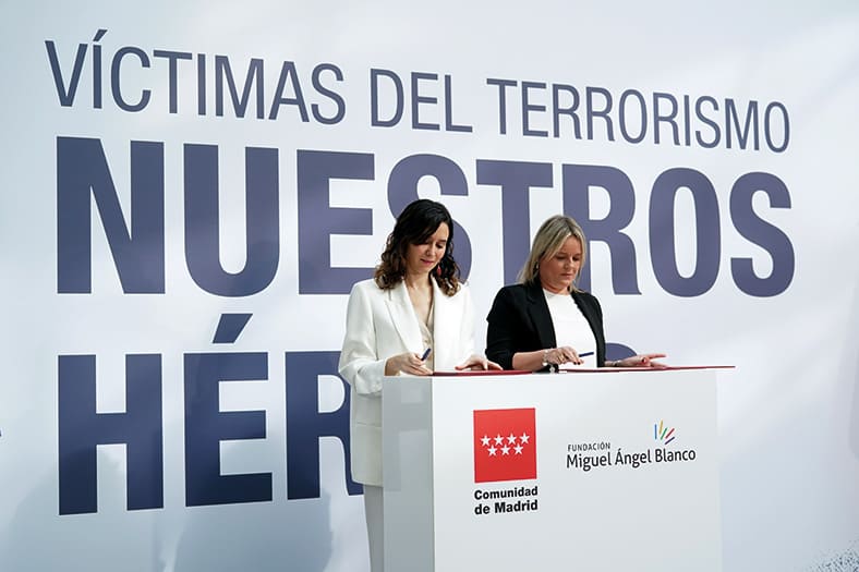 Isabel Díaz Ayuso y Mari Mar Blanco