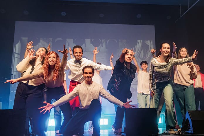 Más allá el musical