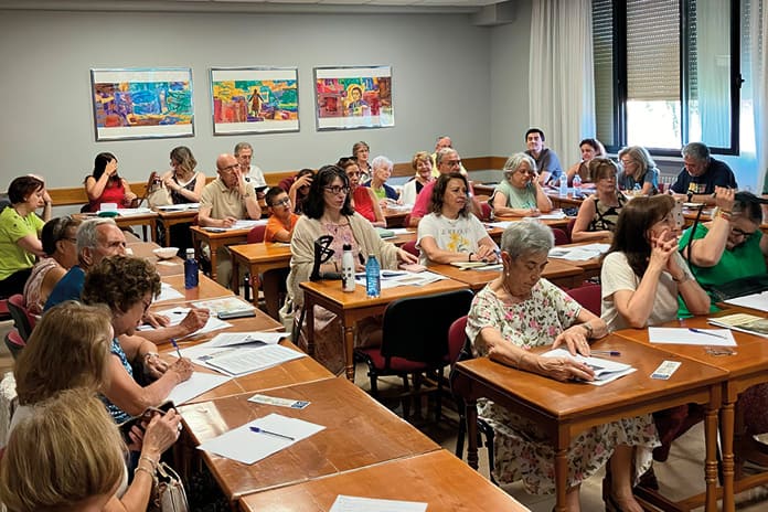 Grupo de asistentes disfrutando del encuentro Foruniver 2025 en La Rioja.