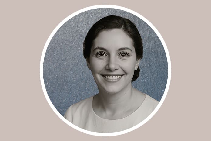 Retrato de Mildred Agnes Martínez, madre del papa León XIV, en su juventud