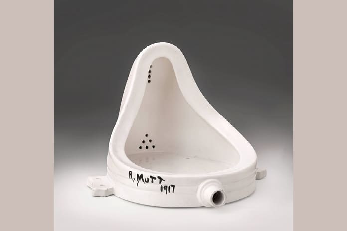 Fuente (Fountain), ready-made de Marcel Duchamp (1917), urinario de porcelana presentado como obra de arte en Nueva York
