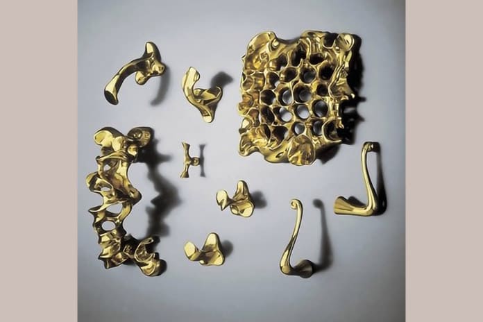 Tiradores o pomos artesanales diseñados por Antoni Gaudí, ejemplo de su atención al detalle en la arquitectura