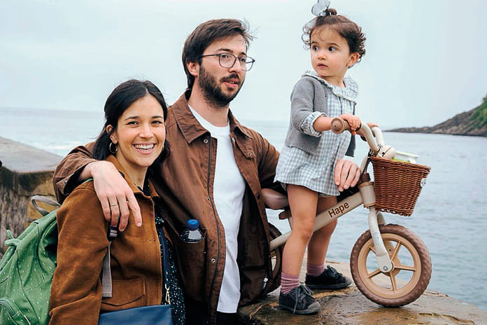 Familia Núñez-Carranza sonriente en una fotografía conjunta