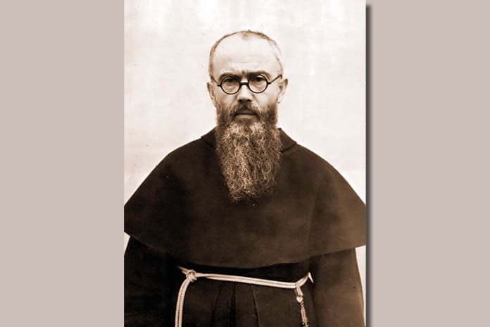 Retrato en blanco y negro de san Maximiliano Kolbe en 1936
